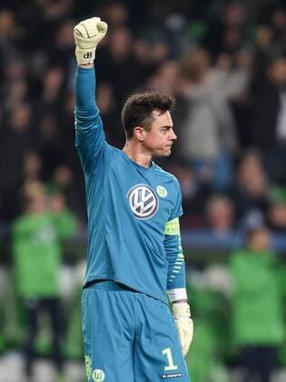 FUSSBALL CHAMPIONS LEAGUE SAISON 2015 2016 VORRUNDE VfL Wolfsburg - Manchester United ManU 08.12.2015 Torwart Diego Benaglio (VfL Wolfsburg) jubelt nach dem 2:1 