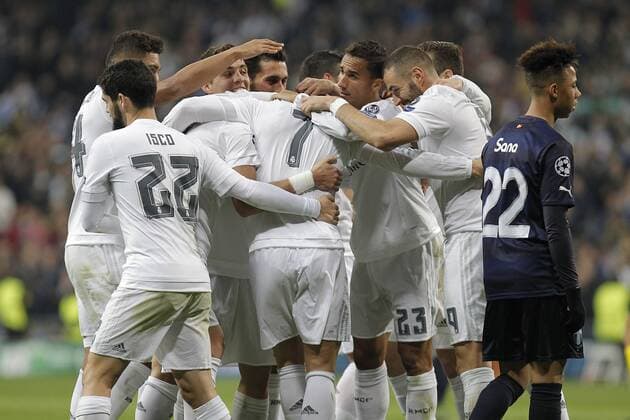 Fußball, Champions League, Real Madrid feiert Rekordsieg gegen Malmö FF Partido de futbol entre el Real Madrid y el Malmo FF de la Champions League 2015 2016, celebrado en el estadio Santiago Bernabeu, en Madrid 08 12 2015. Soccer match between Real Madrid and Malmo FF of the 2015 2016 Champions League, held at the Santiago Bernabeu stadium, in Madrid 12 08 2015. Real Madrid players celebrate after scoring 