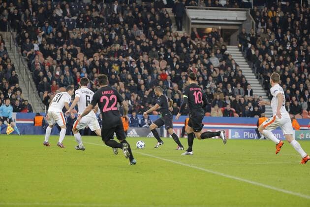 Fußball, Champions League, Paris St. Germain - Schachtar Donezk Lucas Rodrigues Moura da Silva (psg) FOOTBALL : PSG vs FC Shakhtar Donetsk - Champions League - 08 12 2015 StephaneAllaman Panoramic 