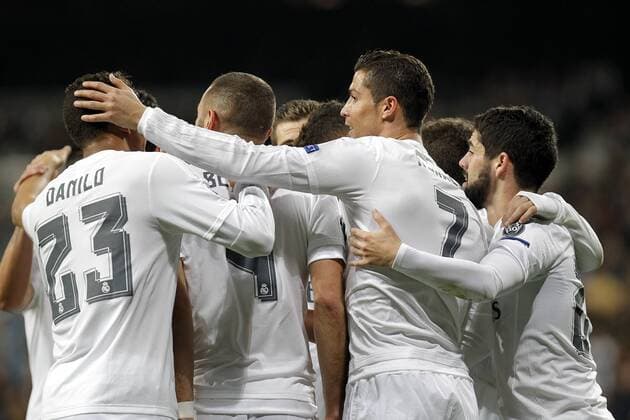 Fußball, Champions League, Real Madrid feiert Rekordsieg gegen Malmö FF Partido de futbol entre el Real Madrid y el Malmo FF de la Champions League 2015 2016, celebrado en el estadio Santiago Bernabeu, en Madrid 08 12 2015. Soccer match between Real Madrid and Malmo FF of the 2015 2016 Champions League, held at the Santiago Bernabeu stadium, in Madrid 12 08 2015. Real Madrid players celebrate the 6th goal scored by Cristiano Ronaldo 