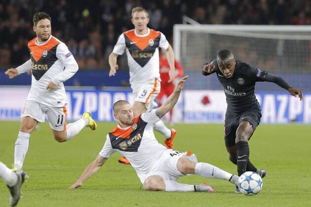 Fußball, Champions League, Paris St. Germain - Schachtar Donezk Blaise Matuidi (psg), Yaroslav Rakitskiy (FC Chakhtar Donetsk) FOOTBALL : PSG vs FC Shakhtar Donetsk - Champions League - 08 12 2015 StephaneAllaman Panoramic 