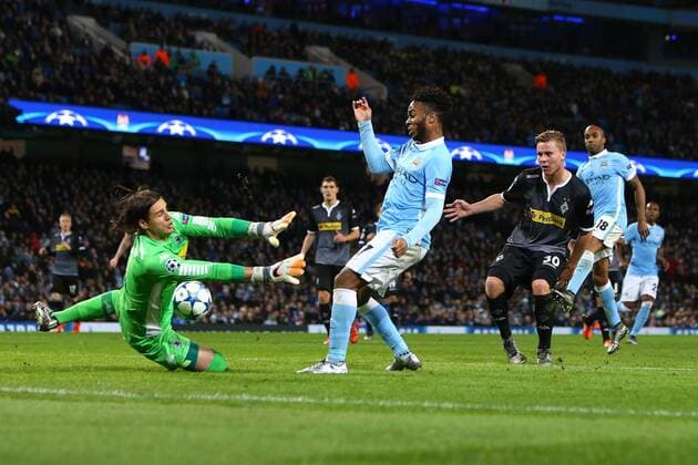 Fußball, Champions League, Manchester City - Borussia Mönchengladbach Raheem Sterling of Manchester City goes close with a shot but sees it saved by Yann Sommer of Monchengladbach - Manchester City vs Monchengladbach - UEFA Champions League - Etihad Stadium - Manchester - 08 12 2015 Pic Philip Oldham SportImage EDITORIAL USE ONLY. No use with unauthorised audio, video, data, fixture lists, club league logos or live services. Online in-match use limited to 120 images, no video emulation. No use in betting, games or single club league player publications.