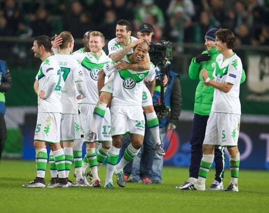 Fußball, Champions League, VfL Wolfsburg - Manchester United Fussball Wolfsburg 08.12..2015 Champions League VFLWolfsburg - Manchester United ManU Vieirinha (Wolfsburg, No.08) Naldo (Wolfsburg, No.25) Jubel