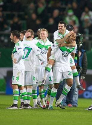 Fussball Wolfsburg 08.12..2015 Champions League VFLWolfsburg - Manchester United ManU Vieirinha (Wolfsburg, No.08) Naldo (Wolfsburg, No.25) Jubel