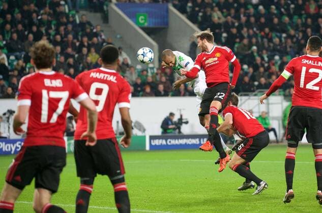 Fußball, Champions League, VfL Wolfsburg - Manchester United Fussball Wolfsburg 08.12..2015 Champions League VFLWolfsburg - Manchester United ManU Tor zum 3:2 durch Naldo (Wolfsburg, No.25) Nick Powell (Manchester, No.22) Michael Carrick (Manchester, No.16)