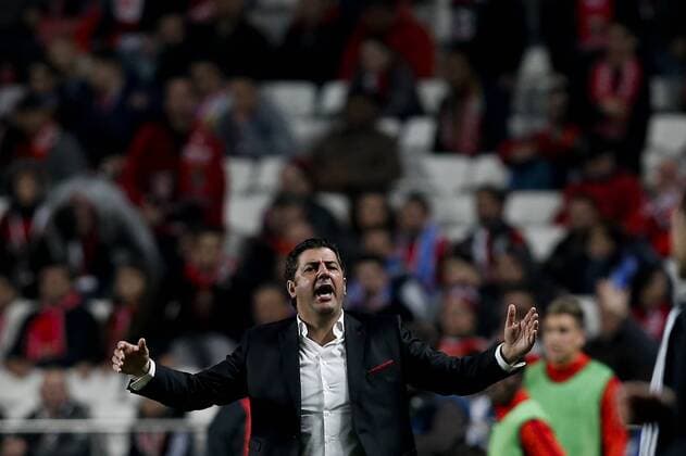 Fußball, Champions League, Benfica Lissabon - Atletico Madrid Dec. 8, 2015 - Lisbon, Portugal - Benfica s coach Rui Vitoria reacts during the Champions League football match between SL Benfica and Atletico de Madrid at Luz Stadium in Lisbon on December 8, 2015. NURPHOTO CARLOS PALMA. FBL-EUR-C1-BENFICA-ATLETICO  - ZUMAn230