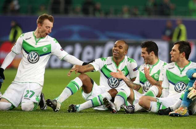 Fußball, Champions League, VfL Wolfsburg - Manchester United Maximilian Arnold, Naldo, Vieirinha Freude Emotion jubelnd Jubel nach Spielende Fußball Fussball UEFA Championsleague Herren Saison 2015 2016 08.12.2015 VfL Wolfsburg vs. Manchester United ManU FC ManU