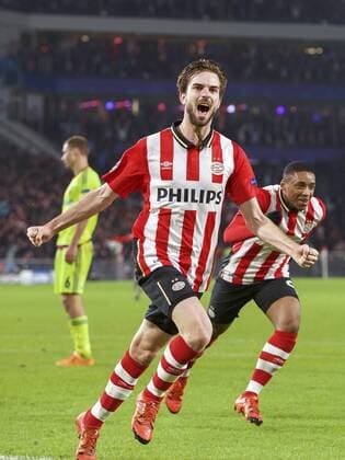 (L-R) Aleksei Berezutski of CSKA Moscow, Davy Propper of PSV, Steven Bergwijn of PSV during the UEFA Champions League match between PSV Eindhoven and CSKA Moscow on December 8, 2015 at the Philips stadium in Eindhoven, The Netherlands. PSV v CSKA Moscow UEFA Champions League 2015 2016 xVIxxIVx 4676274