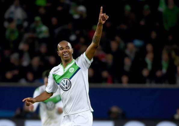 08.12.2015, xjhx, Fussball UEFA Champions League, VfL Wolfsburg - Manchester United ManU emspor v.l. Naldo (VfL Wolfsburg) jubeln jubelt nach Spielende.