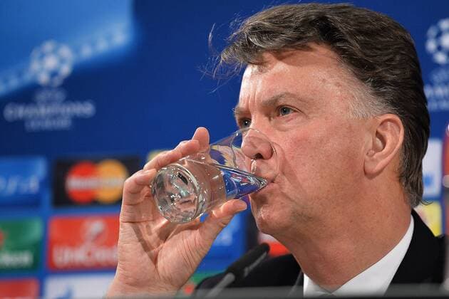 Fußball Champions League Gruppenphase 6. Spieltag VfL Wolfsburg - Manchester United ManU am 08.12.2015 in der Volkswagen Arena in Wolfsburg Louis van Gaal ( Trainer Manchester ) xTTx