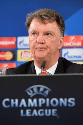 Fußball Champions League Gruppenphase 6. Spieltag VfL Wolfsburg - Manchester United ManU am 08.12.2015 in der Volkswagen Arena in Wolfsburg Louis van Gaal ( Trainer Manchester ) xTTx