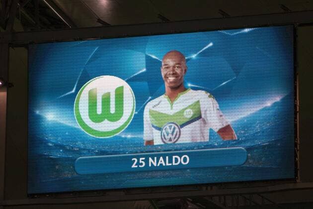 Fußball, UEFA Champions League, VfL Wolfsburg - Manchester United ManU Naldo (Wolfsburg) als Torschütze auf der Anzeigetafel. xtgx