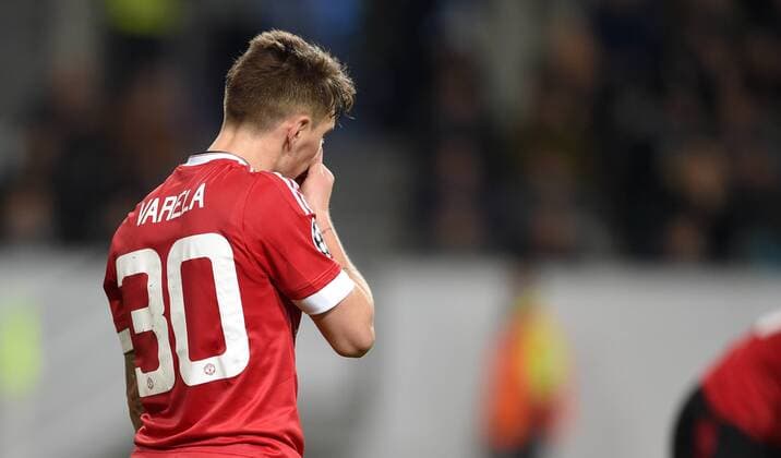 FUSSBALL CHAMPIONS LEAGUE SAISON 2015 2016 VORRUNDE VfL Wolfsburg - Manchester United ManU 08.12.2015 Guillermo Varela (Manchester United FC) enttaeuscht 