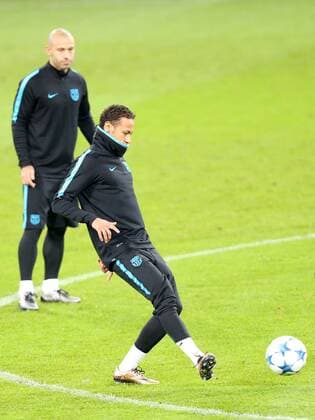 Leverkusen Neymar ( 11, FC Barcelona Barca beim Training, Bayer 04 Leverkusen - FC Barcelona, Fussball, Champions-League, 08.12.2015, Copyright: Deutzmann Eibner-Pressefoto EP_CDN