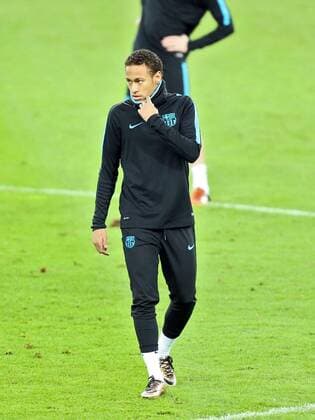 Leverkusen Neymar ( 11, FC Barcelona Barca beim Training, Bayer 04 Leverkusen - FC Barcelona, Fussball, Champions-League, 08.12.2015, Copyright: Deutzmann Eibner-Pressefoto EP_CDN