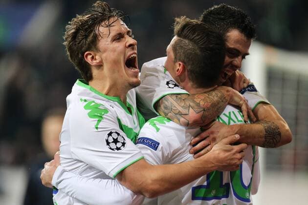 Torjubel - Torschütze Vieirinha trifft zum 2-1 mit Julian Draxler (Mi.) und Max Kruse (VfL Wolfsburg) - Champions League Gruppe B Saison 2015-2016 VfL Wolfsburg vs. Manchester United ManU in der Volkswagen Arena in Wolfsburg - Aktion,Deutschland, Fussball, Mann,Männer,08.12.2015