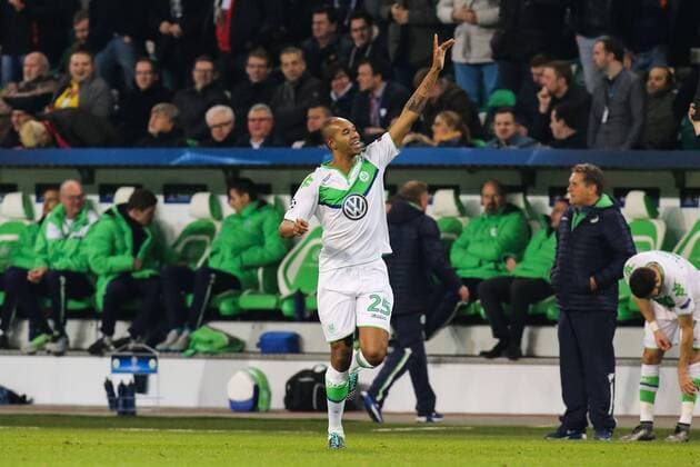 Torjubel - Torschütze Naldo (VfL Wolfsburg) trifft zum 3-2 - Champions League Gruppe B Saison 2015-2016 VfL Wolfsburg vs. Manchester United ManU in der Volkswagen Arena in Wolfsburg - Freisteller,Aktion,Deutschland, Fussball, Mann,Männer,08.12.2015
