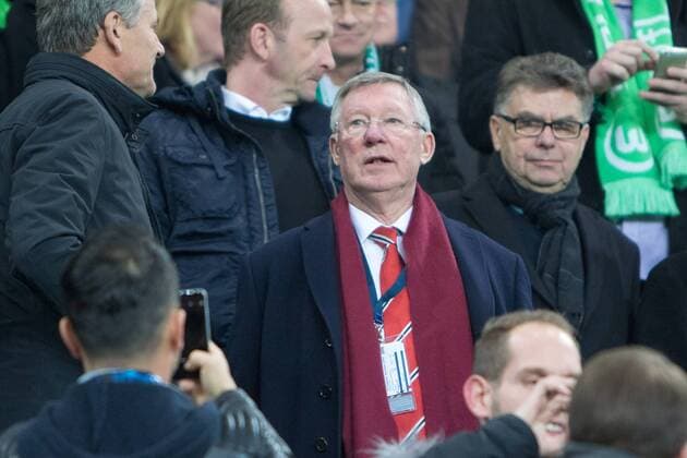 Fußball, UEFA Champions League, VfL Wolfsburg - Manchester United ManU Sir Alex Ferguson auf der Tribüne. xtgx
