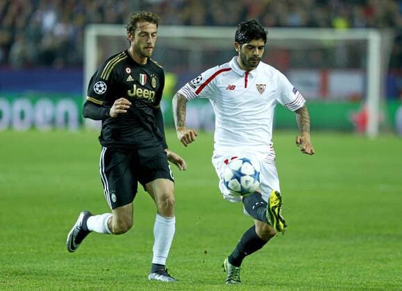 Champions League match between FC Sevilla and Juventus Turin. In this picture, Ever Banega and Claudio Marchisio. xRAMONxNAVARROx 