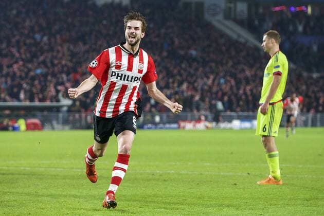 (L-R) Davy Propper of PSV, Aleksei Berezutski of CSKA Moscow, during the UEFA Champions League match between PSV Eindhoven and CSKA Moscow on December 8, 2015 at the Philips stadium in Eindhoven, The Netherlands. PSV v CSKA Moscow UEFA Champions League 2015 2016 xVIxxIVx 4676740