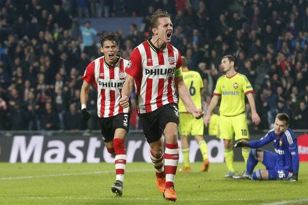 Hector Moreno of PSV (L), Luuk de Jong of PSV (C) during the UEFA Champions League match between PSV Eindhoven and CSKA Moscow on December 8, 2015 at the Philips stadium in Eindhoven, The Netherlands. PSV v CSKA Moscow UEFA Champions League 2015 2016 xVIxJeroenxPutmansxIVx 4676902