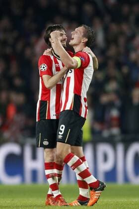 (L-R), Davy Propper of PSV, Luuk de Jong of PSV during the UEFA Champions League match between PSV Eindhoven and CSKA Moscow on December 8, 2015 at the Philips stadium in Eindhoven, The Netherlands. PSV v CSKA Moscow UEFA Champions League 2015 2016 xVIxJeroenxPutmansxIVx 4676978