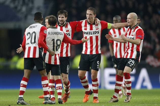 (L-R), Joshua Brenet of PSV, Andres Guardado of PSV, Davy Propper of PSV, Luuk de Jong of PSV, Jorrit Hendrix of PSV during the UEFA Champions League match between PSV Eindhoven and CSKA Moscow on December 8, 2015 at the Philips stadium in Eindhoven, The Netherlands. PSV v CSKA Moscow UEFA Champions League 2015 2016 xVIxJeroenxPutmansxIVx 4676981