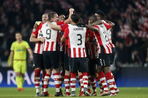 Joshua Brenet of PSV, Andres Guardado of PSV, Davy Propper of PSV, Luuk de Jong of PSV, Jorrit Hendrix of PSV, Jeffrey Bruma of PSV, Hector Moreno of PSV during the UEFA Champions League match between PSV Eindhoven and CSKA Moscow on December 8, 2015 at the Philips stadium in Eindhoven, The Netherlands. PSV v CSKA Moscow UEFA Champions League 2015 2016 xVIxJeroenxPutmansxIVx 4676987