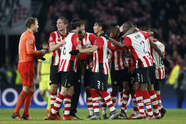 Joshua Brenet of PSV, Andres Guardado of PSV, Davy Propper of PSV, Luuk de Jong of PSV, Jorrit Hendrix of PSV, Jeffrey Bruma of PSV, Hector Moreno of PSV, Goalkeeper Jeroen Zoet of PSV during the UEFA Champions League match between PSV Eindhoven and CSKA Moscow on December 8, 2015 at the Philips stadium in Eindhoven, The Netherlands. PSV v CSKA Moscow UEFA Champions League 2015 2016 xVIxJeroenxPutmansxIVx 4676988
