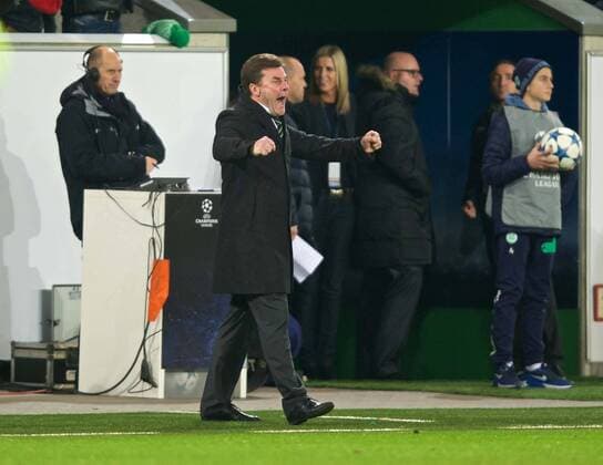 Fussball Wolfsburg 08.12..2015 Champions League VFLWolfsburg - Manchester United ManU Jubel Dieter Hecking (Wolfsburg, Trainer) nach dem Sieg