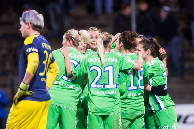 09.12.2015, xfrx, Fussball DFB-Pokal Damen, Turbine Potsdam - VfL Wolfsburg, emspor v.l. VfL Wolfsburg celebrate the goal,Torjubel zum 0:3