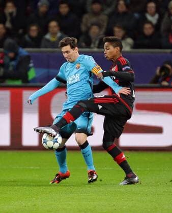 09.12.2015, xjhx, Fussball UEFA Champions League, Bayer 04 Leverkusen - FC Barcelona Barca emspor v.l. Lionel Messi (FC Barcelona), Wendell (Bayer 04 Leverkusen), Aktion.