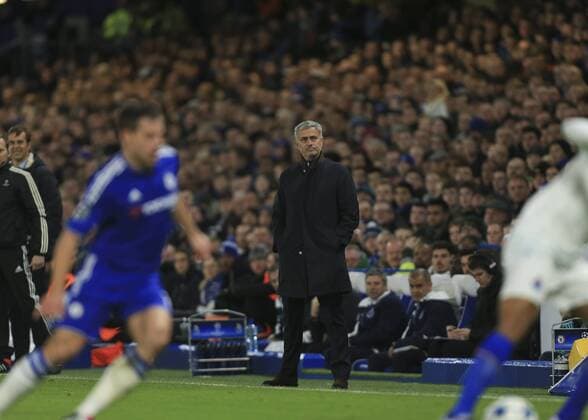 09.12.2015. Stamford Bridge, London, England. Champions League. Chelsea versus FC Porto. Jose Mourinho, the Chelsea manager watches the action from the sidleine. xNigelxCookex  ActionPlus11687506