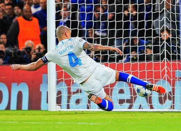 Porto s Maicon fails to stop Ivan Marcano s own goal going in to put Chelsea 1-0 up UEFA Champions League - Chelsea v FC Porto - Stamford Bridge - England - 9th December 2015 - Picture David Klein Sportimage EDITORIAL USE ONLY. No use with unauthorised audio, video, data, fixture lists, club league logos or live services. Online in-match use limited to 120 images, no video emulation. No use in betting, games or single club league player publications.