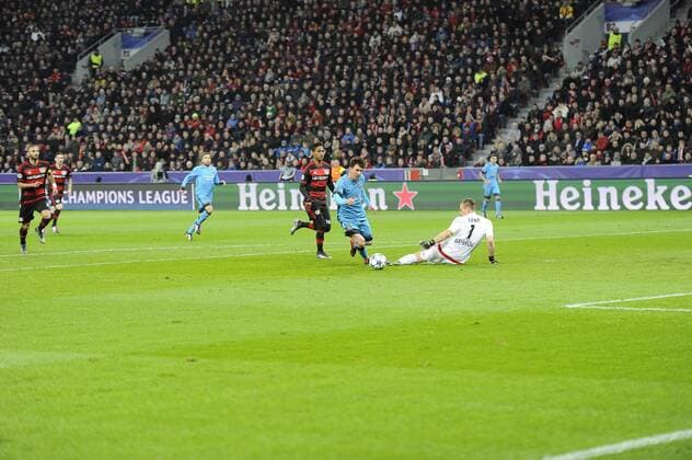 Leverkusen, Deutschland 09. Dezember 2015: Champions League 15 16 - Bayer 04 Leverkusen vs. FC Barcelona Barca Lionel Messi (FC Barcelona) auf den weg zum 0:1 ot