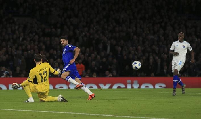 09.12.2015. Stamford Bridge, London, England. Champions League. Chelsea versus FC Porto. Chelsea s Diego Costa shots at goal is saved by the keeper but which leads to an own goal by FC Porto s Iv& xe1;n Marcano. xNigelxCookex  ActionPlus11687508