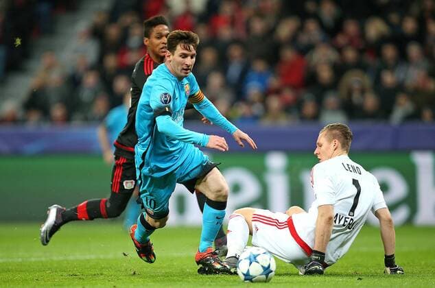 09.12.2015, Fussball UEFA Champions League 2015 2016, Gruppenphase, 6.Spieltag, Bayer 04 Leverkusen - FC Barcelona Barca in der BayArena Leverkusen. Tor zum 0:1 , v.l. Wendell (Bayer Leverkusen) , Torschütze Lionel Messi (FC Barcelona) gegen Torwart Bernd Leno (Bayer Leverkusen) 
