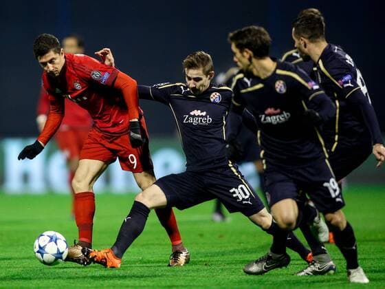 SOCCER - CL, Zagreb vs Bayern ZAGREB,CROATIA,09.DEC.15 - SOCCER - UEFA Champions League, group stage, GNK Dinamo Zagreb vs FC Bayern Muenchen. Image shows Robert Lewandowski (Bayern) and Marko Rog (Zagreb). GEPAxpictures xMaticxKlansek