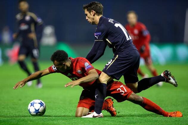 SOCCER - CL, Zagreb vs Bayern ZAGREB,CROATIA,09.DEC.15 - SOCCER - UEFA Champions League, group stage, GNK Dinamo Zagreb vs FC Bayern Muenchen. Image shows Julian Green (Bayern) and Josip Pivaric (Zagreb). GEPAxpictures xMaticxKlansek