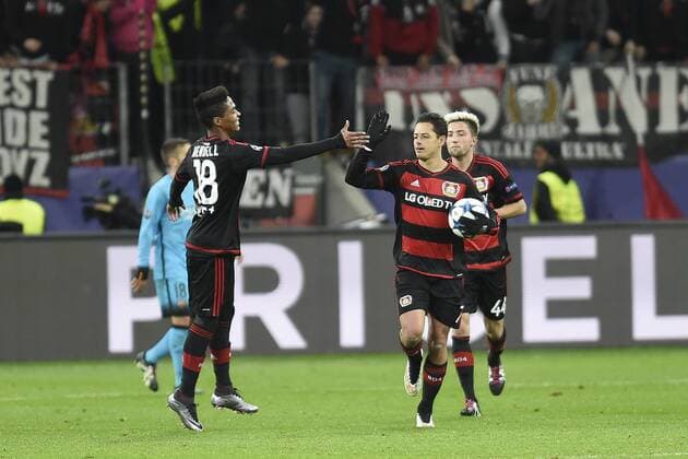 Leverkusen, Deutschland 09. Dezember 2015: Champions League 15 16 - Bayer 04 Leverkusen vs. FC Barcelona Barca Torjubel zum 1:1 durch Chicharito (Leverkusen) ot