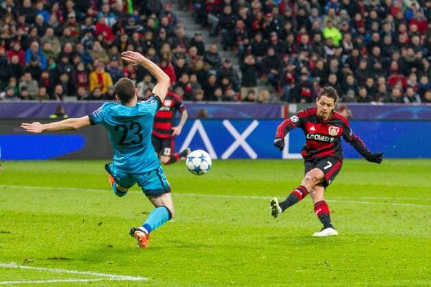 Leverkusen Javier Chicharito Hernandez (Bayer 04 Leverkusen 7) mit dem Tor zum Ausgleich, 1:1 beim Champions-League Spiel zwischen Bayer 04 Leverkusen und dem FC Barcelona Barca am 09.12.2015, Copyright: Schueler Eibner-Pressefoto EP_JSE