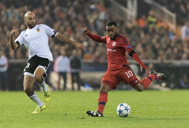 Fußball, Champions League, FC Valencia - Olympique Lyon Valencia, 9 de diciembre de 2015. Partido disputado en Mestalla entre Valencia y Lyon, del Grupo H de Uefa Champions League. gol de Lacazette 