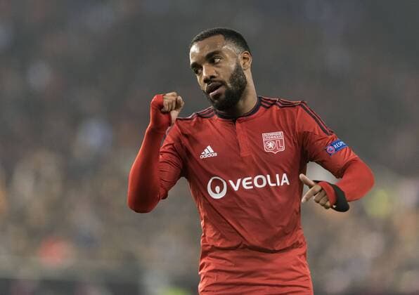 Fußball, Champions League, FC Valencia - Olympique Lyon Valencia, 9 de diciembre de 2015. Partido disputado en Mestalla entre Valencia y Lyon, del Grupo H de Uefa Champions League. gol de Lacazette 