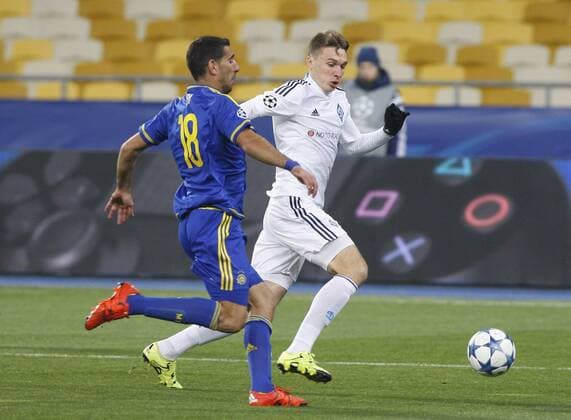 Dec. 9, 2015 - Kiev, Ukraine - Serhiy Sydorchuk (R) of Dynamo in action against Eytan Tibi (L) of Maccabi during the UEFA Champions League Group G soccer match between Dynamo Kyiv and FC Maccabi Tel-Aviv,at Olimpiyskyi stadium in Kiev, Ukraine, 09 December 2015. FC Dynamo Kyiv vc Maccabi Tel-Aviv - UEFA Champions League  - ZUMAn230