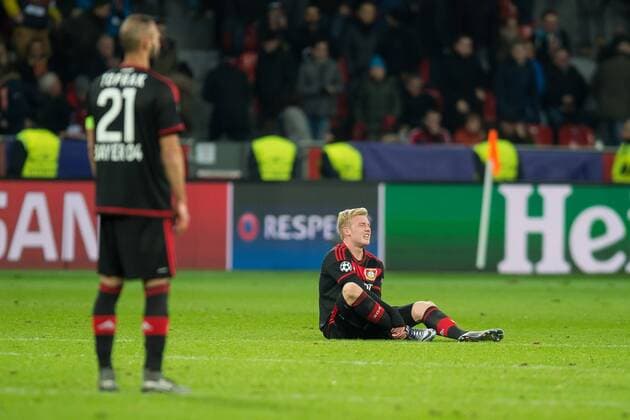 Mittwoch 09.12.2015, UEFA Champions League, Saison 2015 2016, Gruppe E 6. Spieltag in Leverkusen, Bayer 04 Leverkusen - FC Barcelona Barca Oemer TOPRAK (Leverkusen) und Julian BRANDT (Leverkusen) nach dem 1:1 DeFodi001
