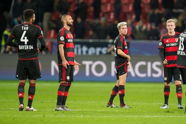 Mittwoch 09.12.2015, UEFA Champions League, Saison 2015 2016, Gruppe E 6. Spieltag in Leverkusen, Bayer 04 Leverkusen - FC Barcelona Barca Jonathan Tah (Leverkusen), Oemer TOPRAK (Leverkusen), Kevin Kampl (Leverkusen) und Julian BRANDT (Leverkusen) nach dem 1:1 DeFodi001