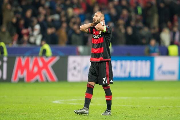 Mittwoch 09.12.2015, UEFA Champions League, Saison 2015 2016, Gruppe E 6. Spieltag in Leverkusen, Bayer 04 Leverkusen - FC Barcelona Barca Oemer TOPRAK (Leverkusen) nach dem 1:1 DeFodi001