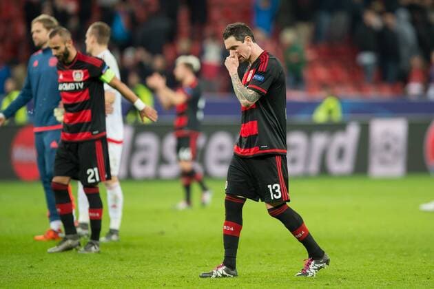 Mittwoch 09.12.2015, UEFA Champions League, Saison 2015 2016, Gruppe E 6. Spieltag in Leverkusen, Bayer 04 Leverkusen - FC Barcelona Barca Oemer TOPRAK (Leverkusen) und Roberto HILBERT (Leverkusen) nach dem 1:1 DeFodi001