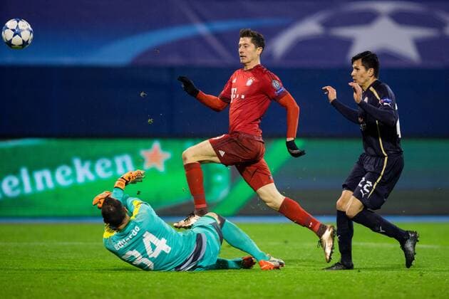 SOCCER - CL, Zagreb vs Bayern ZAGREB,CROATIA,09.DEC.15 - SOCCER - UEFA Champions League, group stage, GNK Dinamo Zagreb vs FC Bayern Muenchen. Image shows Eduardo (Zagreb), Robert Lewandowski (Bayern) and Leonardo Sigali (Zagreb). GEPAxpictures xMaticxKlansek