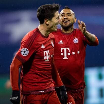 SOCCER - CL, Zagreb vs Bayern ZAGREB,CROATIA,09.DEC.15 - SOCCER - UEFA Champions League, group stage, GNK Dinamo Zagreb vs FC Bayern Muenchen. Image shows the rejoicing of Robert Lewandowski and Arturo Vidal (Bayern). GEPAxpictures xMaticxKlansek